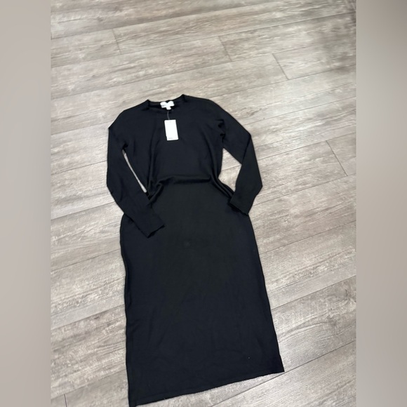 Sophisticated Long Sleeve Black Dress - Picture 8 of 11